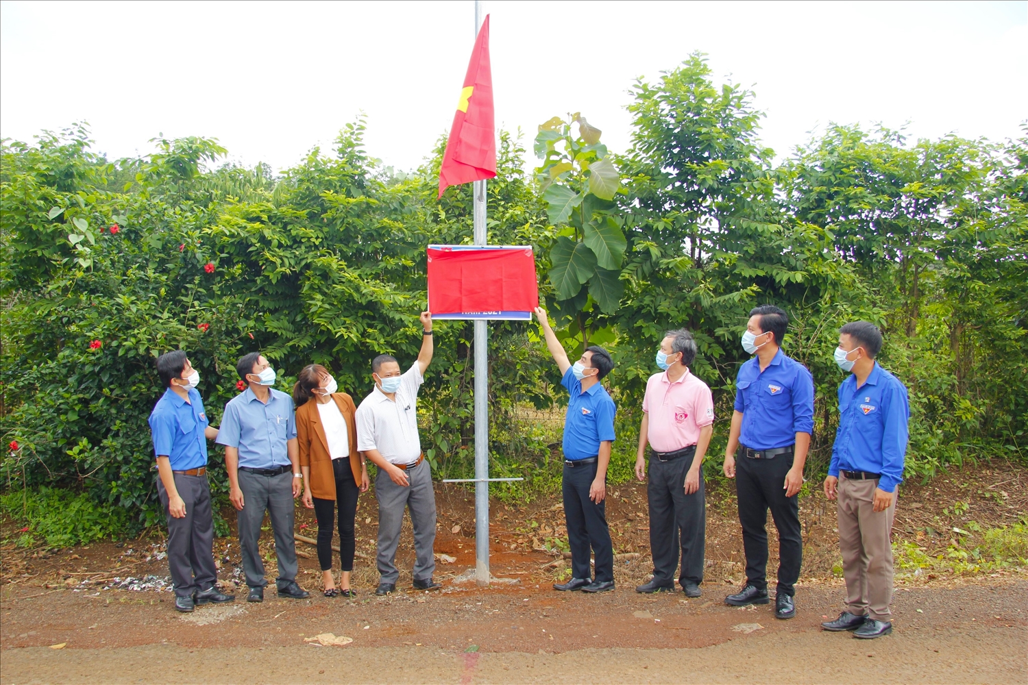 Tuyến đường “Ánh sáng biên cương” tại thôn 4, xã Đắk Ơ (huyện Bù Gia Mập) được bàn giao.