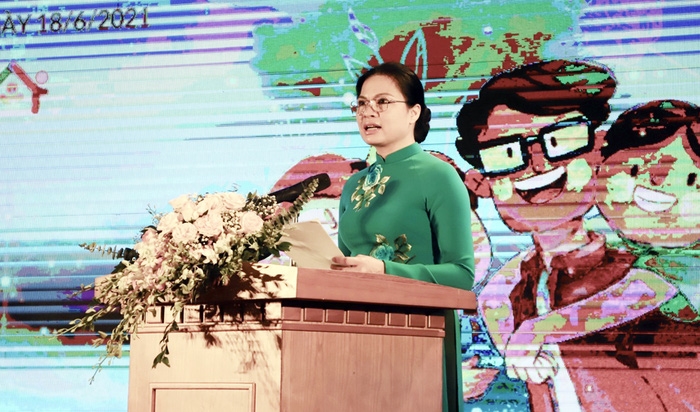 Ủy viên Trung ương Đảng, Chủ tịch Hội Liên hiệp Phụ nữ Việt Nam Hà Thị Nga phát biểu khai mạc chương trình. Ảnh: phunuvietnam.vn