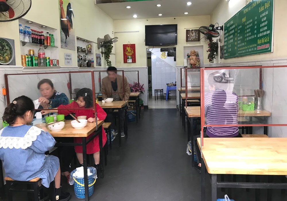 UBND TP. Hà Nội cho phép các hàng ăn trong nhà được mở cửa trở lại từ 0h ngày 22/6. Ảnh minh họa. 