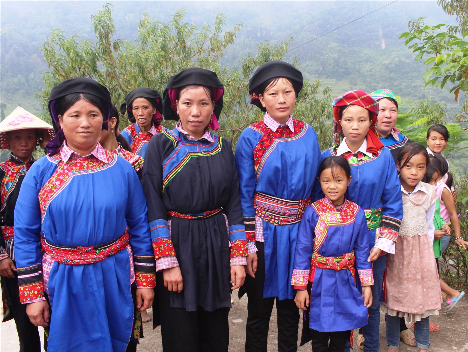 Trang phục truyền thống của phụ nữ Cờ Lao, cũng là trang phục mà cô dâu sẽ mặc trong lễ cưới.