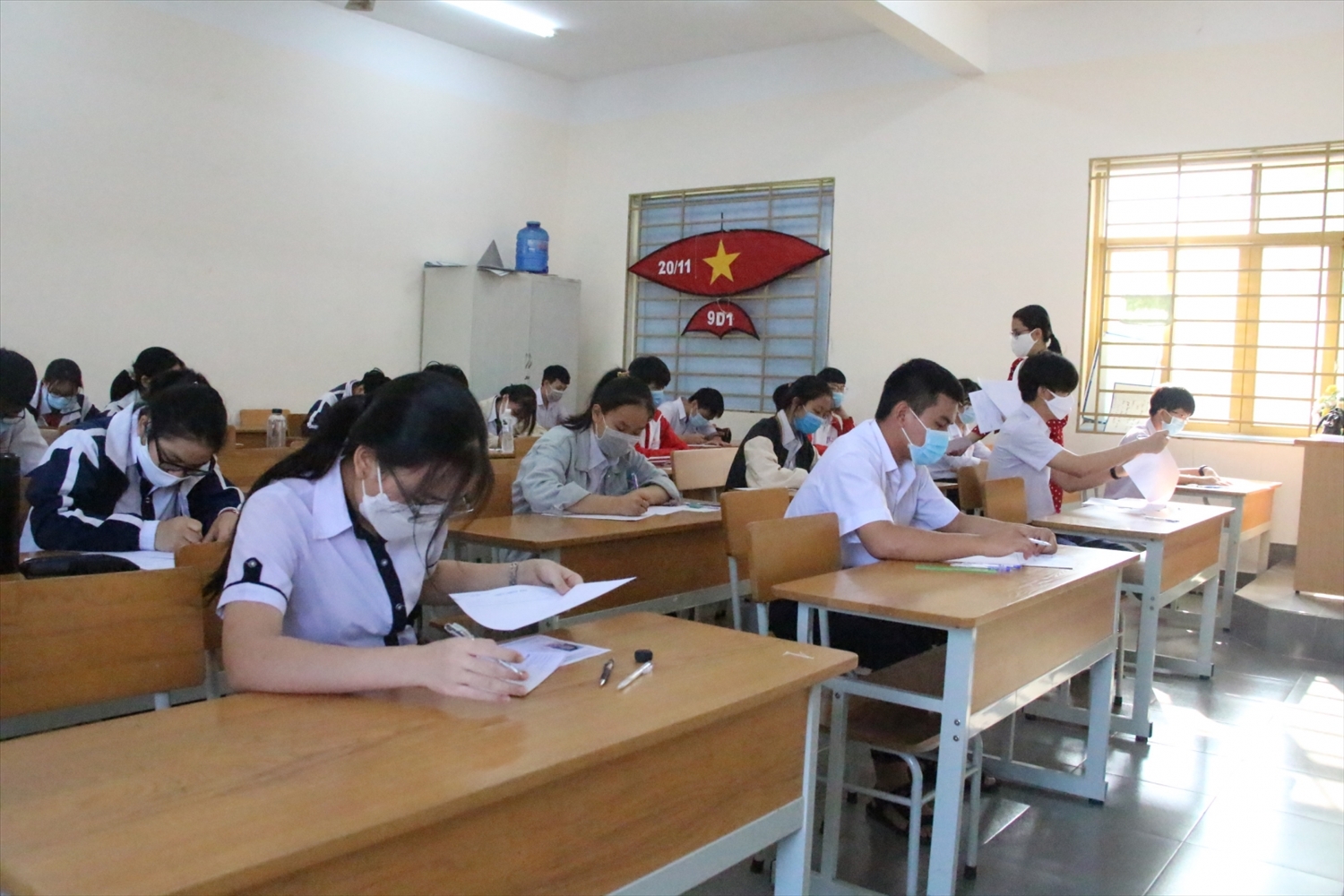 Các em học sinh thi vào lớp 10 chuyên tại Kon Tum. Ảnh: BGDTĐ