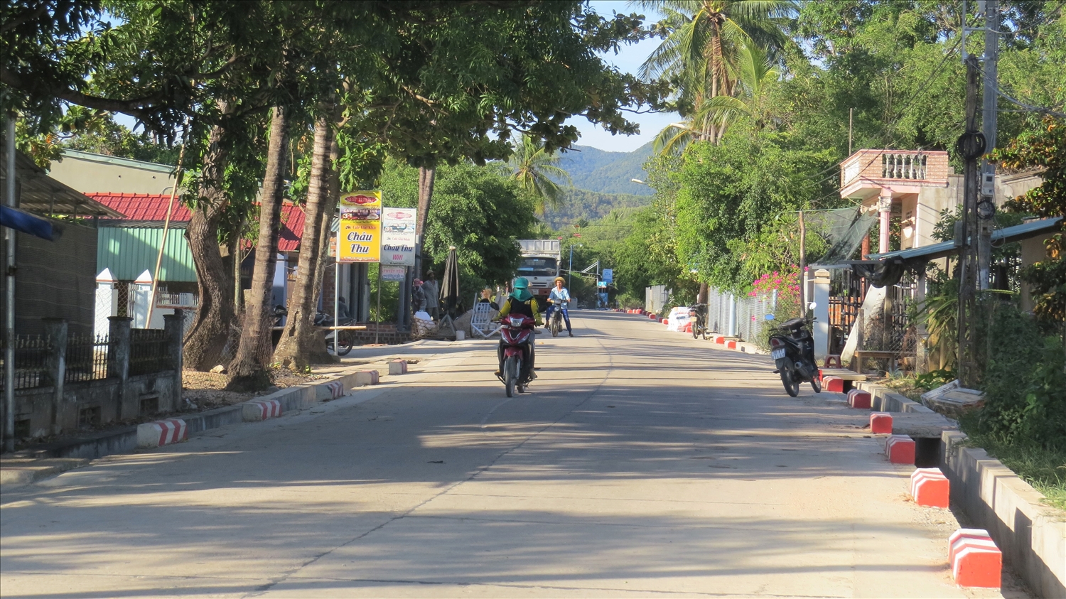 Giao thông nông thôn ở xã Đa Lộc đã hoàn thiện và khang trang