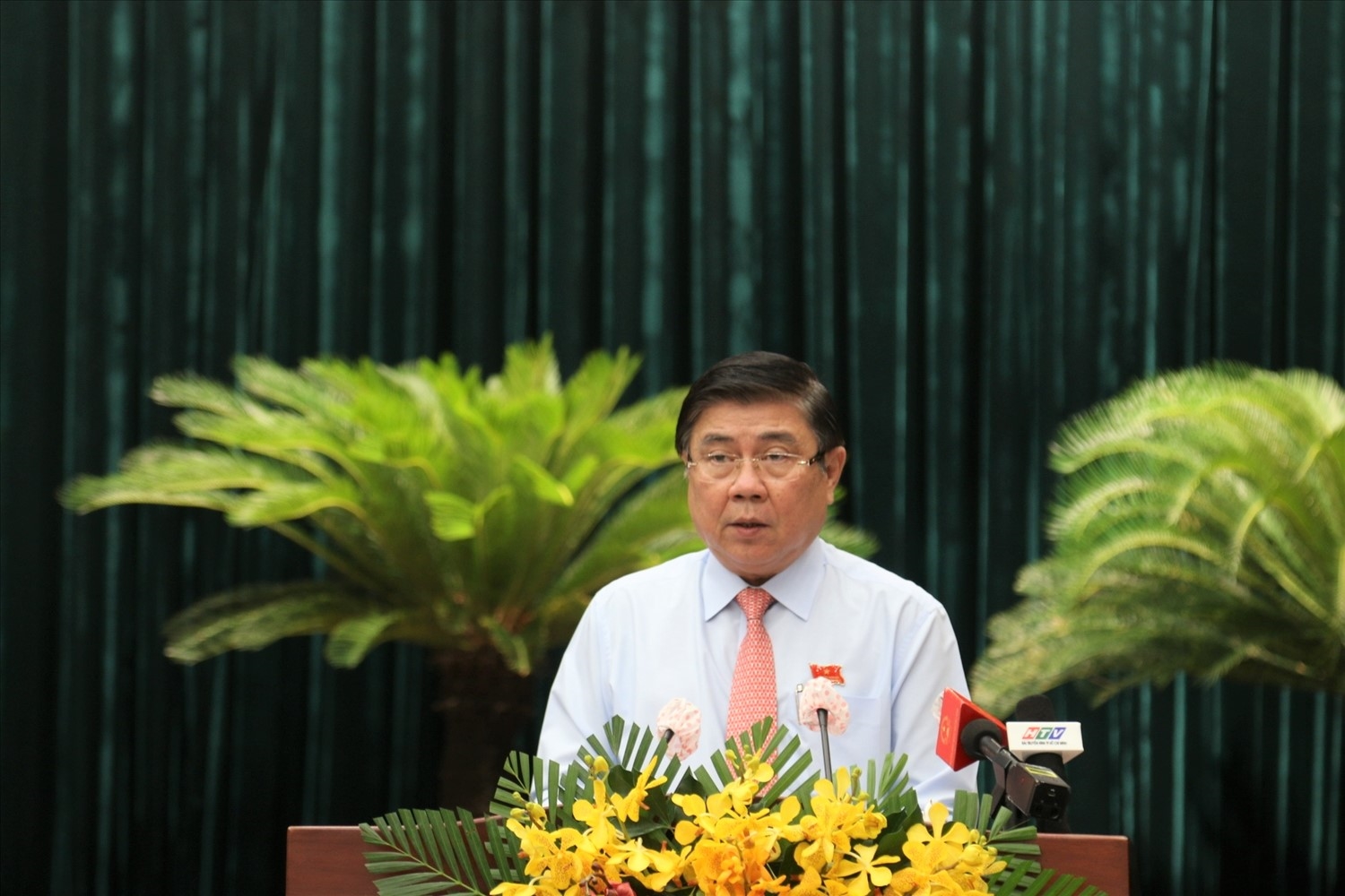 Chủ tịch UBND TP. Hồ Chí Minh nhiệm kỳ 2021-2026 Nguyễn Thành Phong trình bày chương trình hành động tại kỳ họp