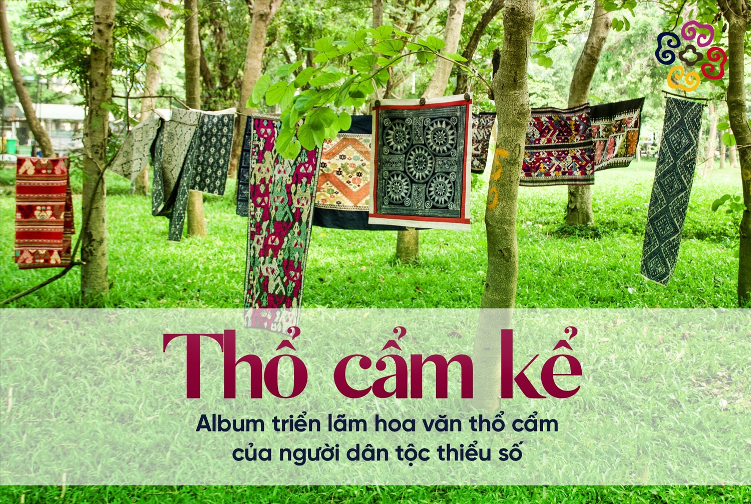 Các hình ảnh về sản phẩm dệt thủ công của bà con đồng bào dân tộc Lào, Thái, Mông được đội ngũ Chie mượn địa điểm để chụp hình, dựng video phục vụ cho hoạt động triển lãm online (nguồn: fanpage Chie – dù pù dù pà ơi)
