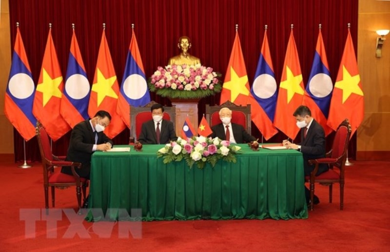 Lễ ký Thỏa thuận hợp tác giữa hai Văn phòng Trung ương của hai Đảng giai đoạn 2021-2025. (Ảnh: TTXVN)