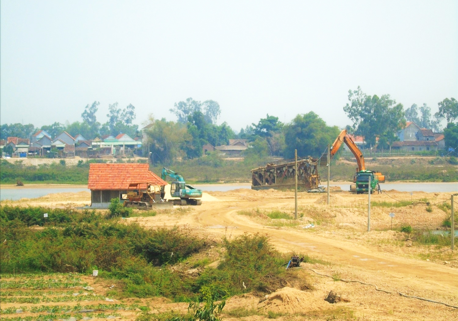 Việc quản lý hoạt động khai thác cát trên địa bàn huyện Tây Sơn còn tồn tại nhiều bất cập