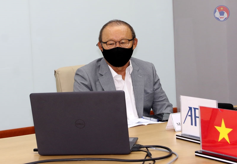 Huấn luyện viên Park họp trực tuyến cùng Liên đoàn bóng đá châu Á và đại diện 11 đội tuyển còn lại. (Ảnh: VFF)