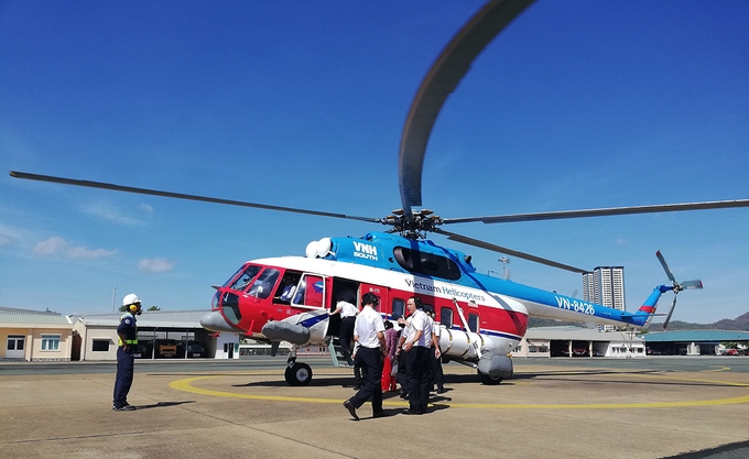 Máy bay trực thăng chuẩn bị cất cánh ra Côn Đảo, năm 2019. Ảnh: Nam Nguyễn.