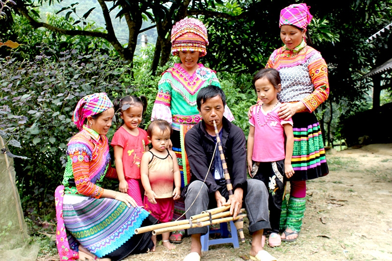 Các thành viên Câu lạc bộ gìn giữ bản sắc văn hóa của đồng bào dân tộc Mông, thôn Khuổi Khít, xã Kiến Thiết (Yên Sơn) thường xuyên luyện tập.  Ảnh: Minh Thủy