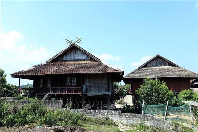 Ngôi nhà truyền thống của đồng bào dân tộc Thái đen có biểu tượng 