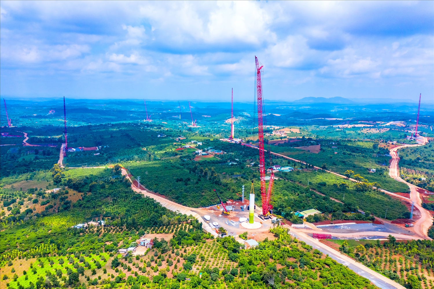 Cận cảnh Dự án Nhà máy Điện gió công suất 400MW của Trungnam Group tại Ea H’leo (Đắk Lắk) 1