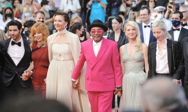 Tahar rahim, Mylène Farmer, Maggie Gyllenhaal, Spike Lee, Mélanie Laurent và Jessica Hausner trong đêm công chiếu đầu tiên của “Annette” tại Liên hoan phim Cannes 2021