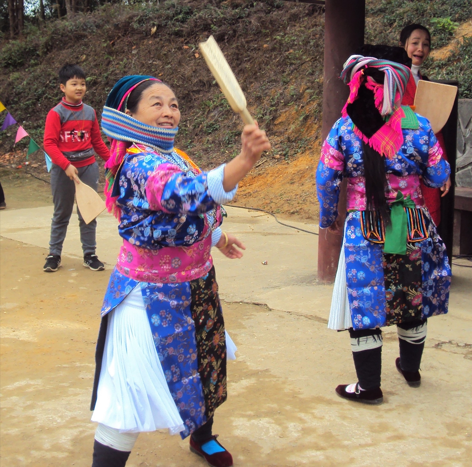 Đồng bào Mông Hà Giang tổ chức trò chơi đánh yến tại Làng Văn hóa Du lịch các dân tộc Việt Nam