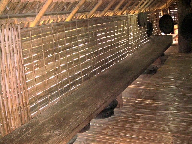  Đồng bào Ê Đê quan niệm ghế Kpan là vật thiêng nên từ quá trình lấy gỗ, đẽo gỗ, rước gỗ về nhà đều phải thực hiện các nghi lễ cúng Kpan