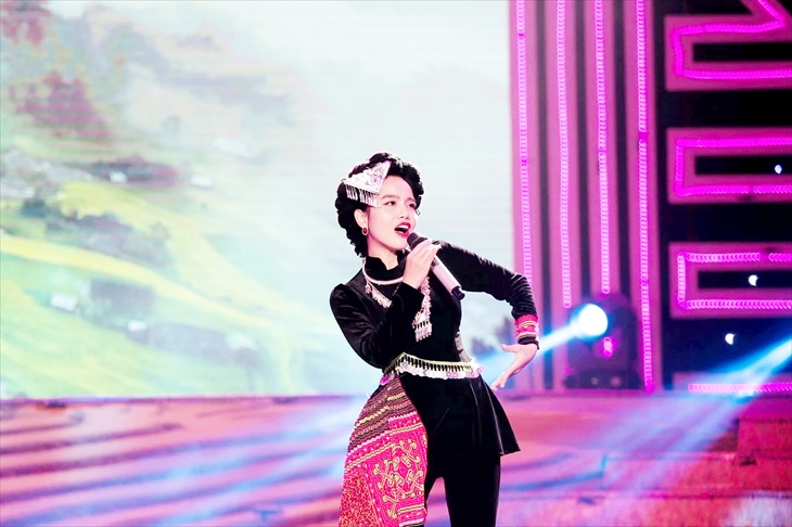 Ca sĩ Sèn Hoàng Mỹ Lam biểu diễn tại một chương trình ca nhạc. Ảnh: Thanh Thuận