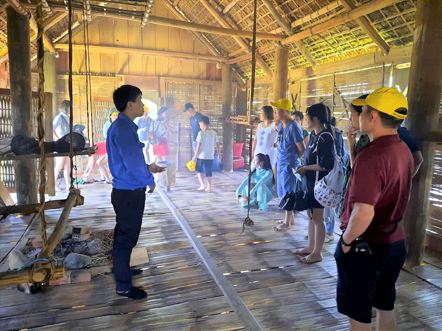 Hoạt động du lịch cộng đồng tại Làng Teng được tổ chức thường xuyên