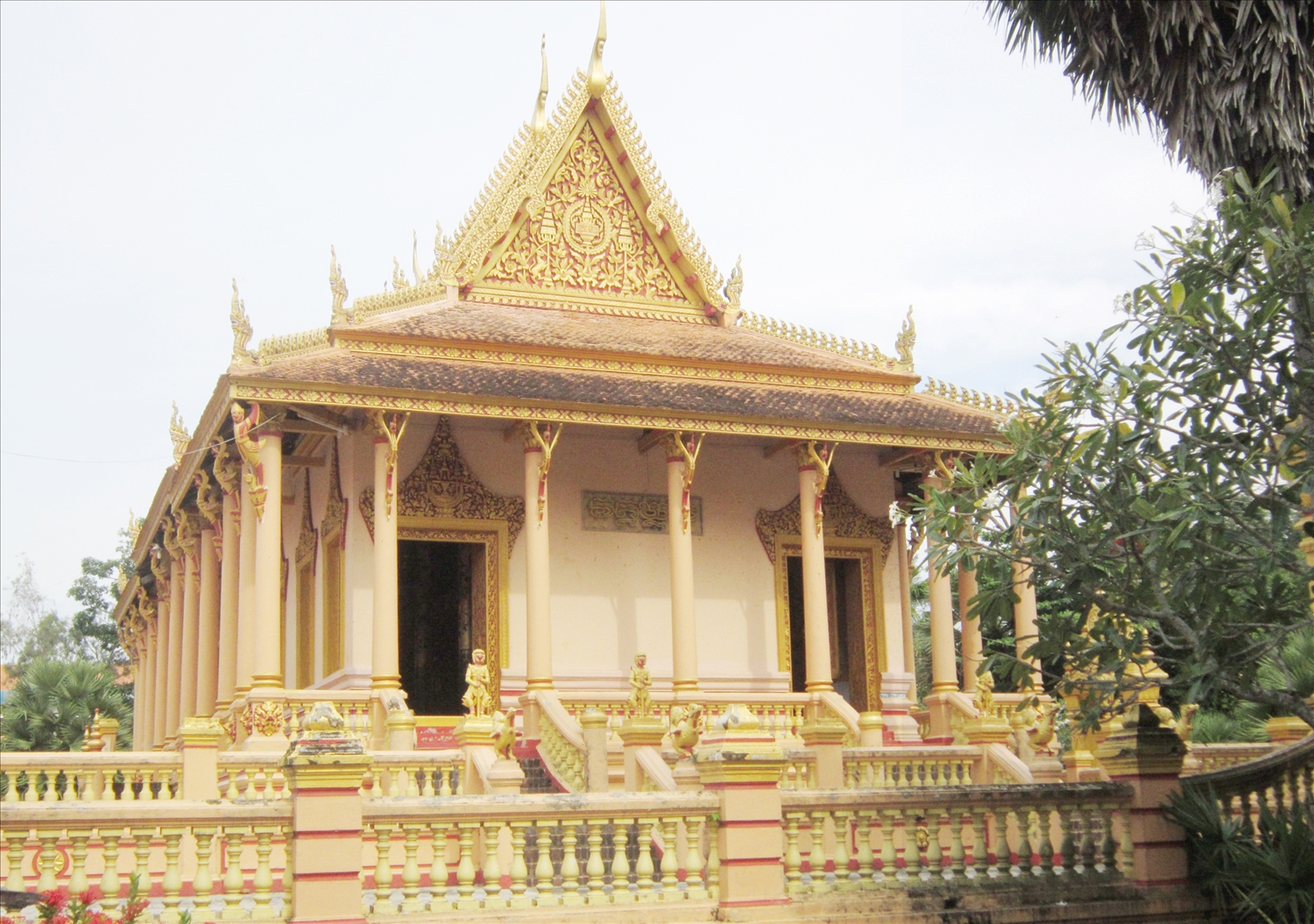 Sự hiện diện của Chằn trước chùa Khléang (TP. Sóc Trăng, tỉnh Sóc Trăng) 
