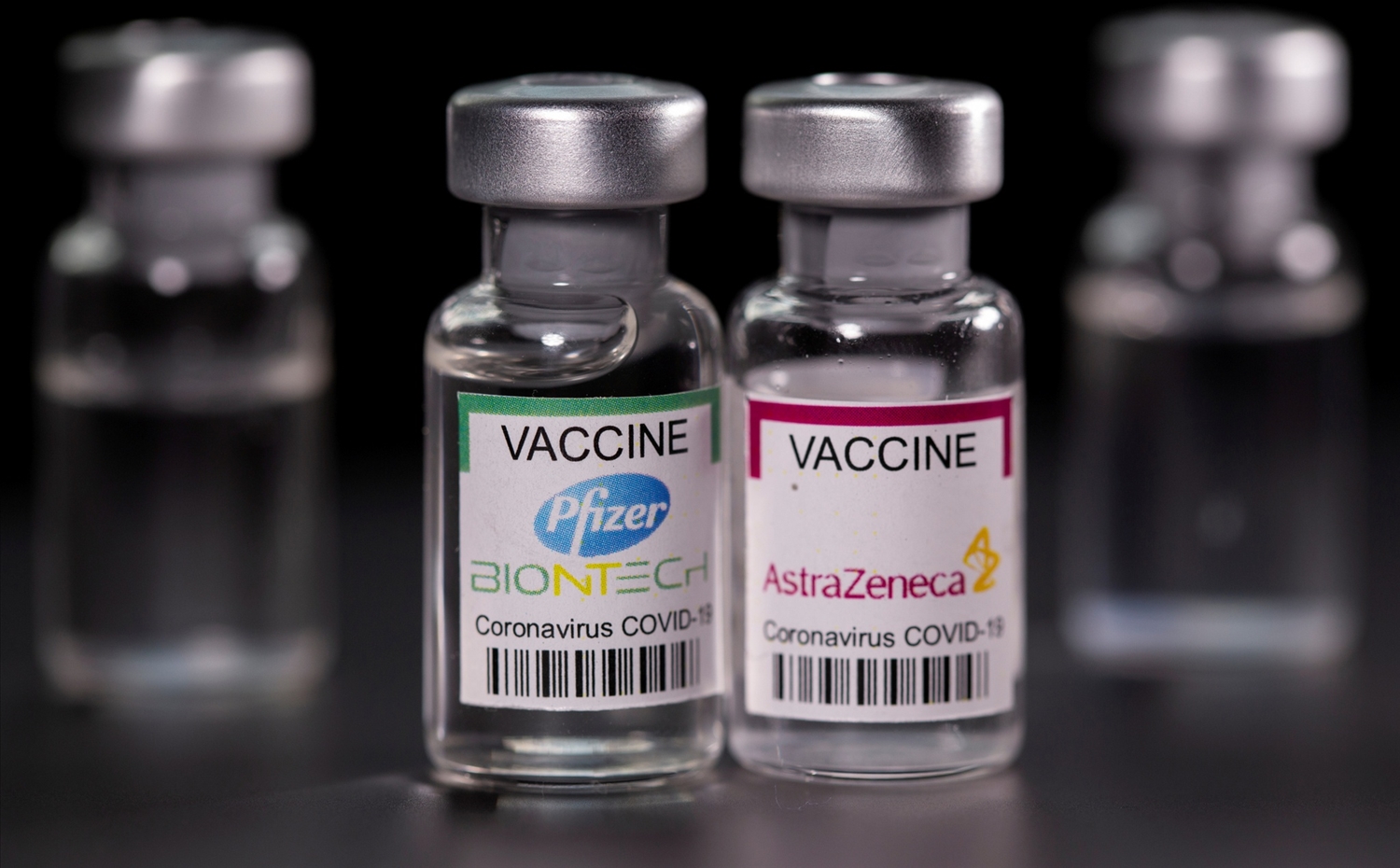 Vắc xin Covid-19 của Pfizer hoặc AstraZeneca vẫn có hiệu quả chống lại biến chủng Delta REUTERS