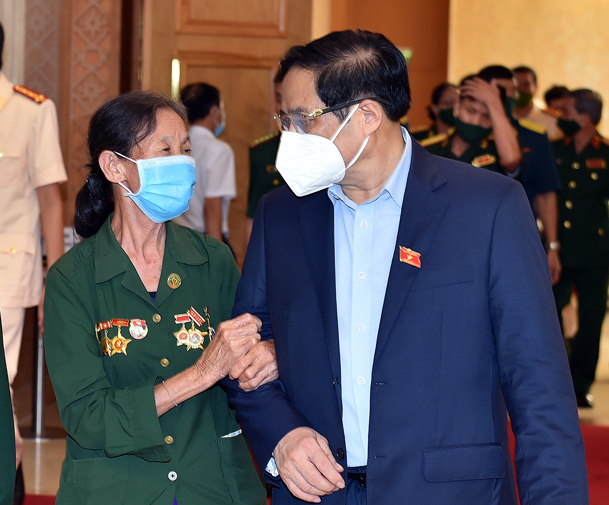 Thủ tướng Phạm Minh Chính cùng các đại biểu dự cuộc gặp mặt - Ảnh: VGP/Nhật Bắc
