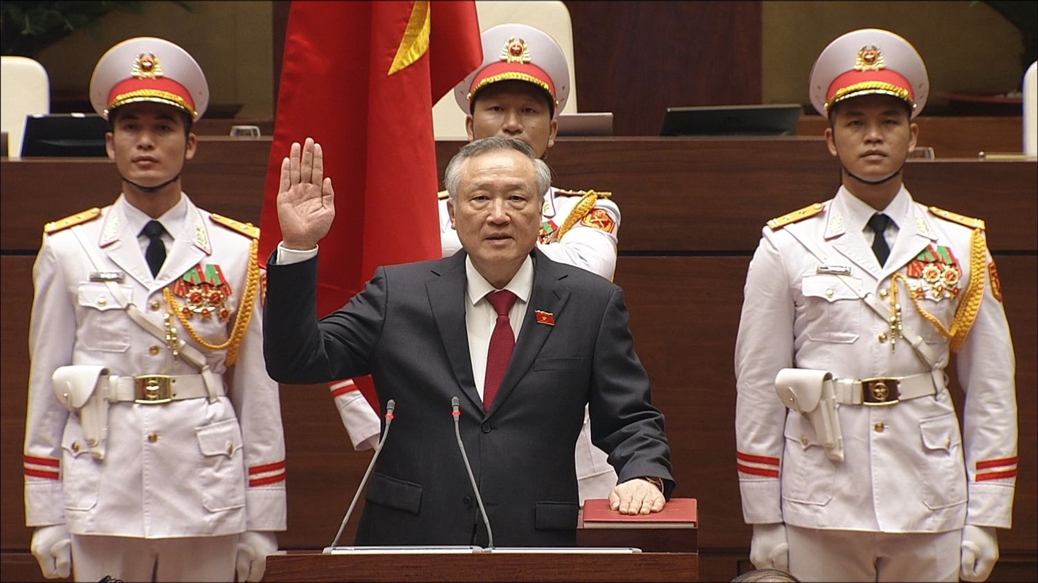 Chánh án Tòa án Nhân dân tối cao Nguyễn Hòa Bình tuyên thệ nhậm chức