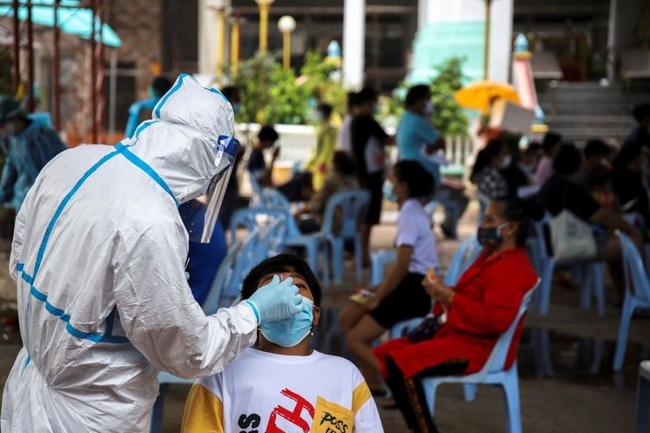 Số ca mắc COVID-19 mới tại Thái Lan có thể tăng gấp 3 lần mỗi tuần. Ảnh: Reuters