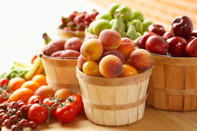 Ăn trái cây vào buổi sáng khi dạ dày trống rỗng cùng nước lọc được coi là cực tốt cho sức khỏe.