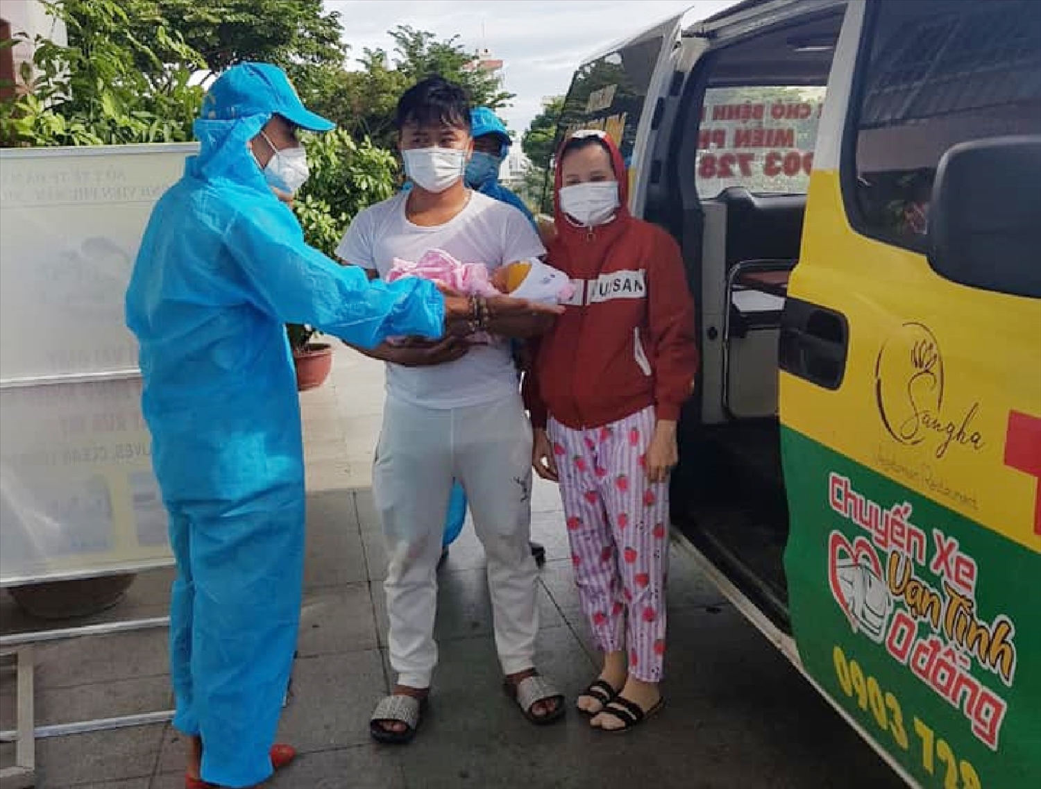 Nhiều sản phụ ở Đà Nẵng được chuyến xe "Vạn tình 0 đồng" đưa kịp tới bệnh viện ngày sinh nở