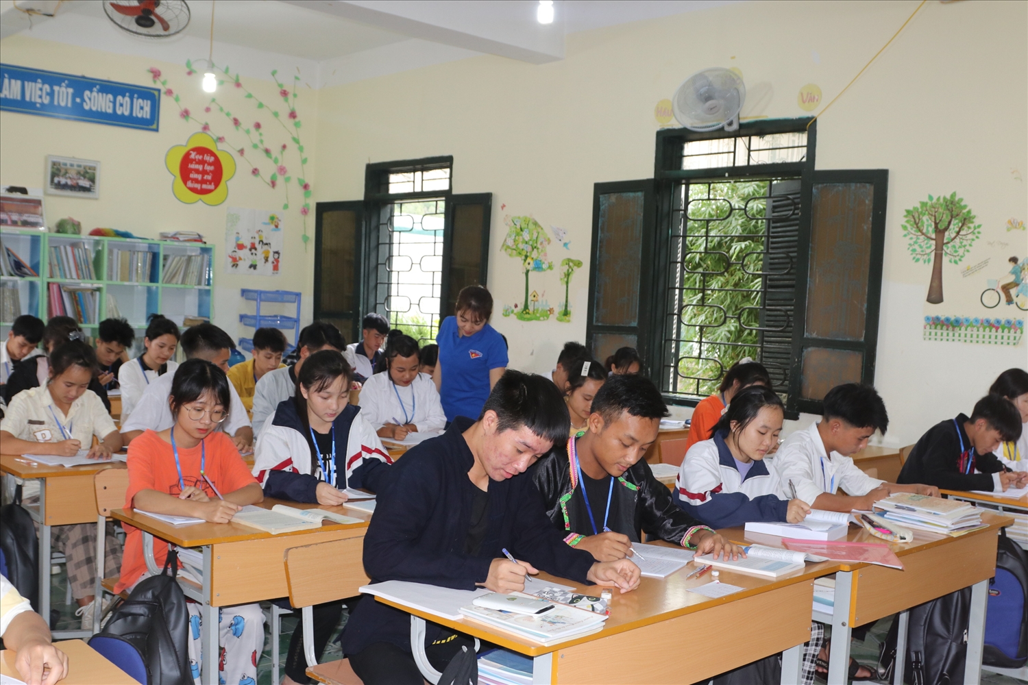 Một tiết học của các em học sinh Trường PTDTNT tỉnh Điện Biên. Ảnh chụp trước khi dịch Covid-19 bùng phát 