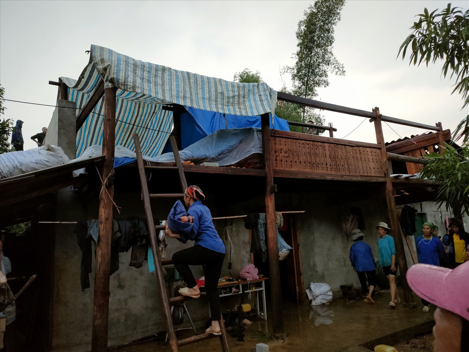 Mưa đá và giông lốc gây thiệt hại nhà của hộ dân tại xã Nàn Sán, huyện Si Ma Cai