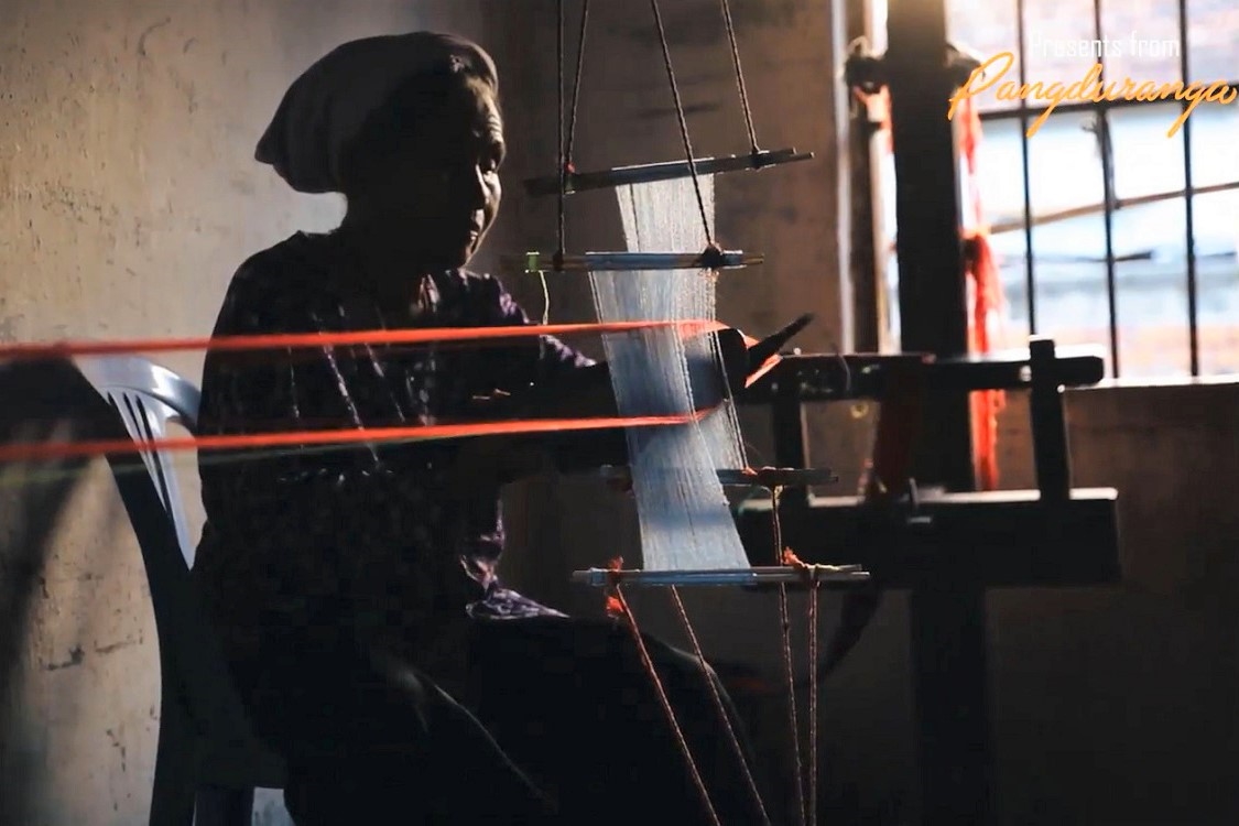 Phụ nữ Chăm làng nghề Mỹ Nghiệp dệt thổ cẩm (Ảnh cắt ra từ Video)