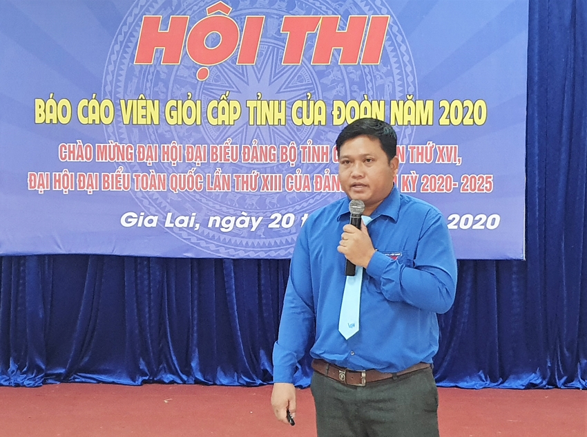 Nay Winh - Bí thư Huyện đoàn Chư Sê, tại Hội thi Báo cáo viên giỏi cấp tỉnh của Đoàn năm 2020