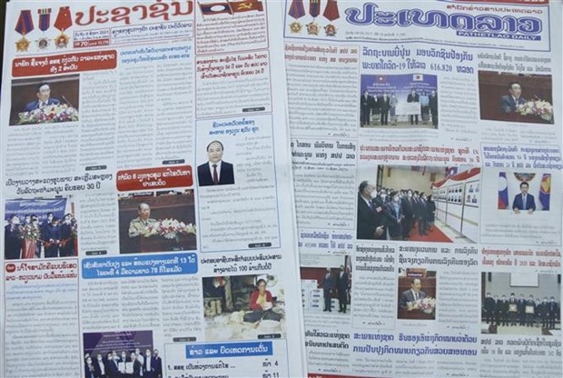 Báo chí Lào đăng tin đậm nét về chuyến thăm hữu nghị chính thức Lào của Chủ tịch nước Nguyễn Xuân Phúc. (Ảnh: Phạm Kiên/TTXVN)