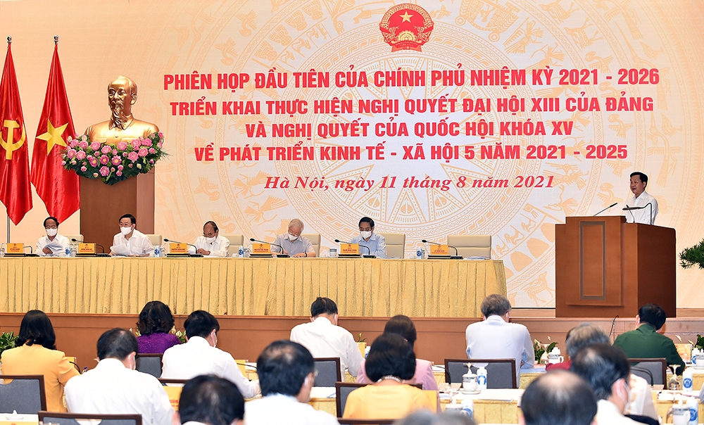 Phó Thủ tướng Chính phủ Lê Minh Khái trình bày Báo cáo về các nhiệm vụ, giải pháp trọng tâm của Chính phủ nhiệm kỳ 2021-2026 triển khai thực hiện Nghị quyết Đại hội XIII của Đảng và Nghị quyết Quốc hội về kế hoạch phát triển kinh tế - xã hội 5 năm 2021-2025. Ảnh: VGP/Nhật Bắc