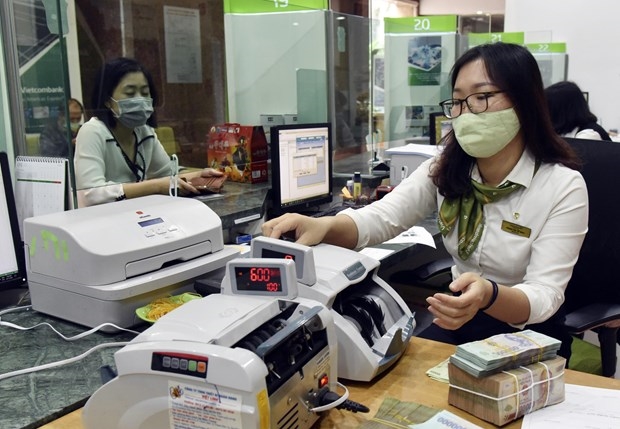 Từ năm 2020, Ngân hàng Vietcombank đã thực hiện 5 đợt giảm lãi suất nhằm hỗ trợ doanh nghiệp, người dân bị ảnh hưởng bởi đại dịch COVID-19. (Ảnh: TTXVN)