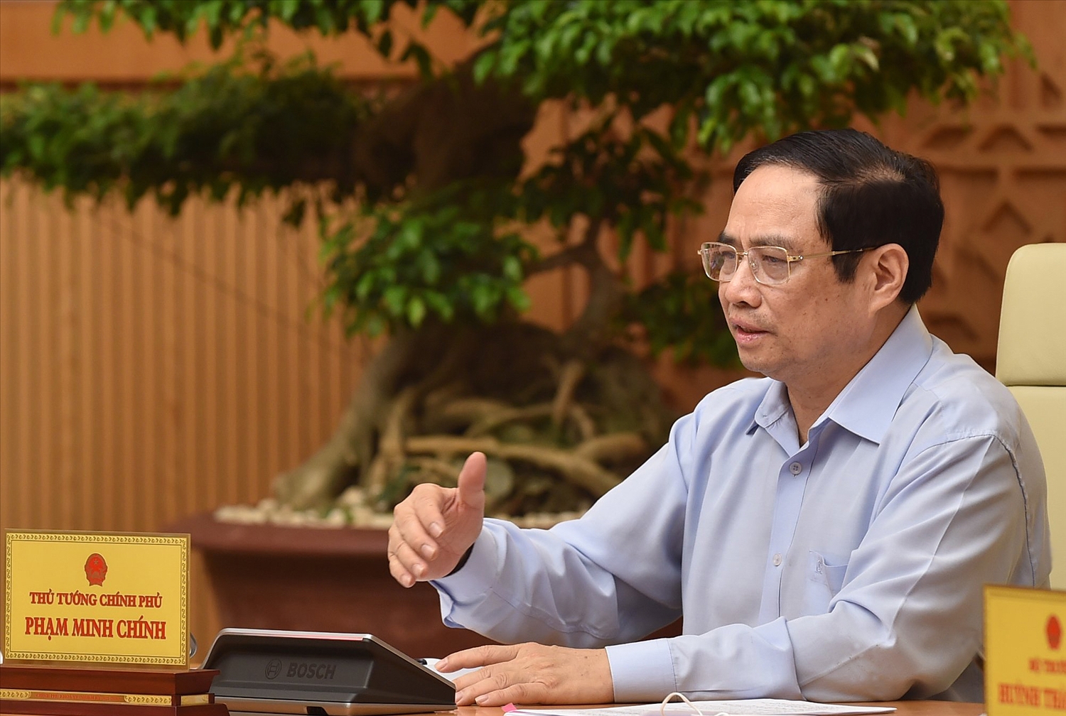 Thủ tướng Phạm Minh Chính nhấn mạnh “phải bàn và làm bằng được” việc sản xuất vaccine trong nước - Ảnh: VGP/Nhật Bắc