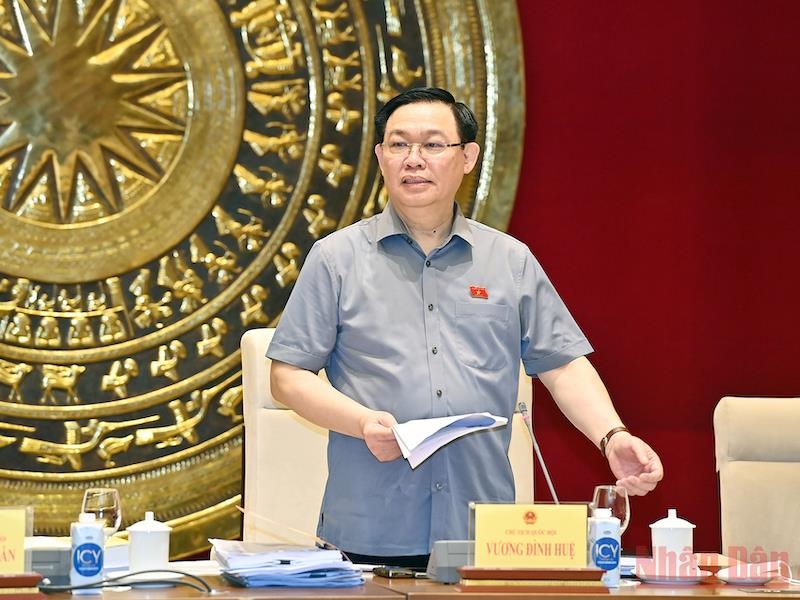 Chủ tịch Quốc hội Vương Đình Huệ phát biểu tại buổi làm việc (Ảnh: DUY LINH).
