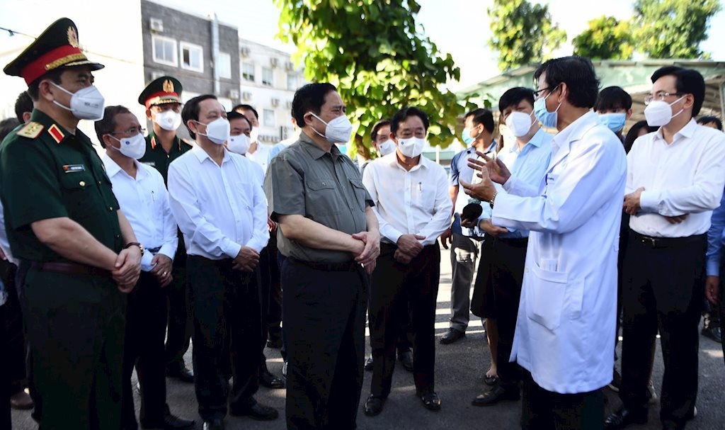 Thủ tướng Phạm Minh Chính cùng các bộ ngành kiểm tra chống dịch tại tỉnh Bình Dương
