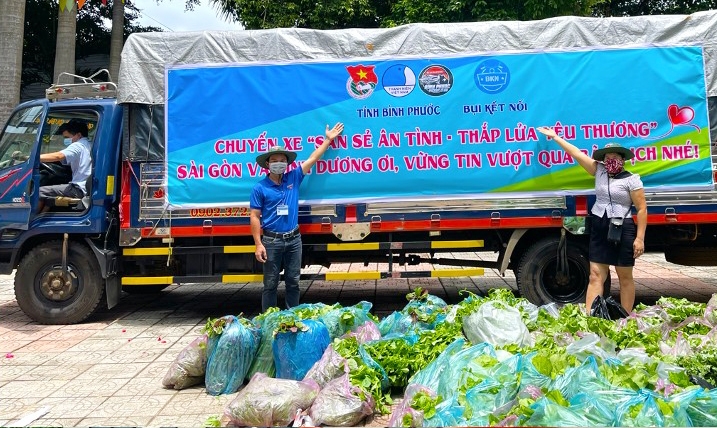 Chuyến xe nghĩa tình đầy ắp nông sản gửi ân tình của người Bình Phước đến với người dân TP. Hồ Chí Minh và Bình Phước 