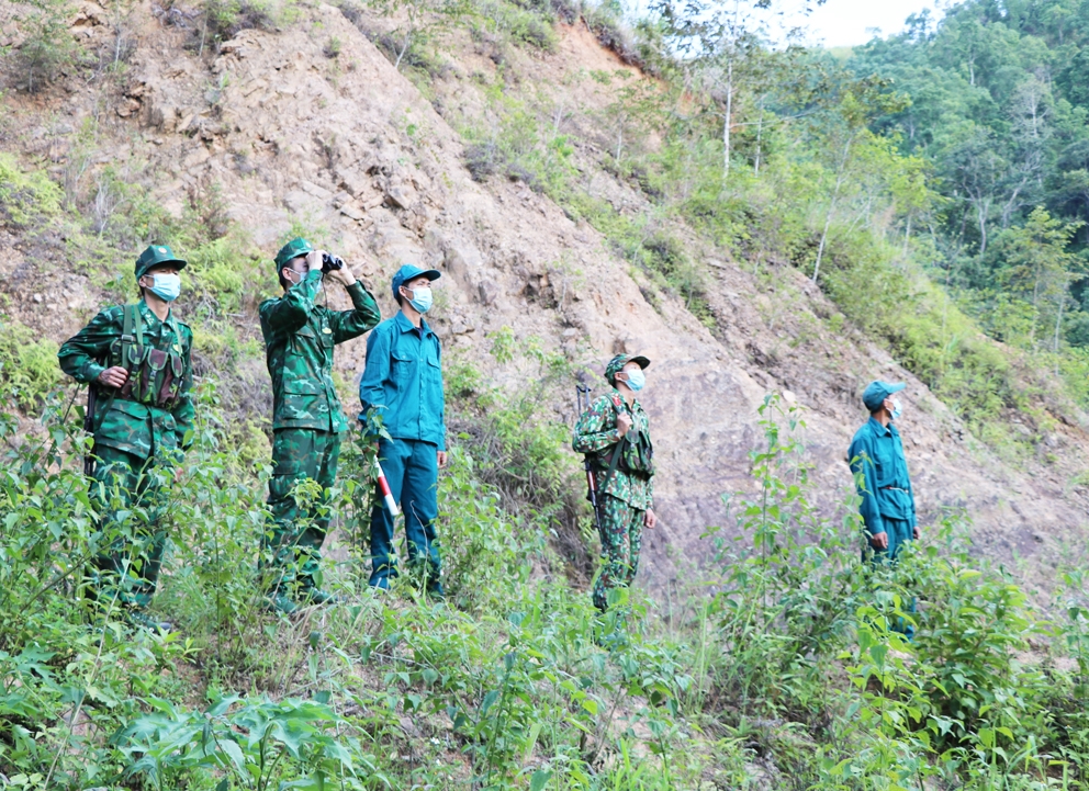 Cán bộ chiến sĩ ĐBP Thanh Luông tuần tra bảo vệ biên giới, phòng chống xuất nhập cảnh trái phép và phòng, chống dịch Covid-19