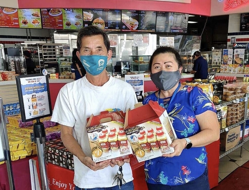Cộng đồng người Việt mua hàng tại Hệ thống Lee's Sandwiches để ủng hộ chương trình "Thương lắm Sài Gòn ơi" hỗ trợ các y, bác sĩ và người dân tại TP. Hồ Chí Minh. (Nguồn: Lee's Sandwiches)