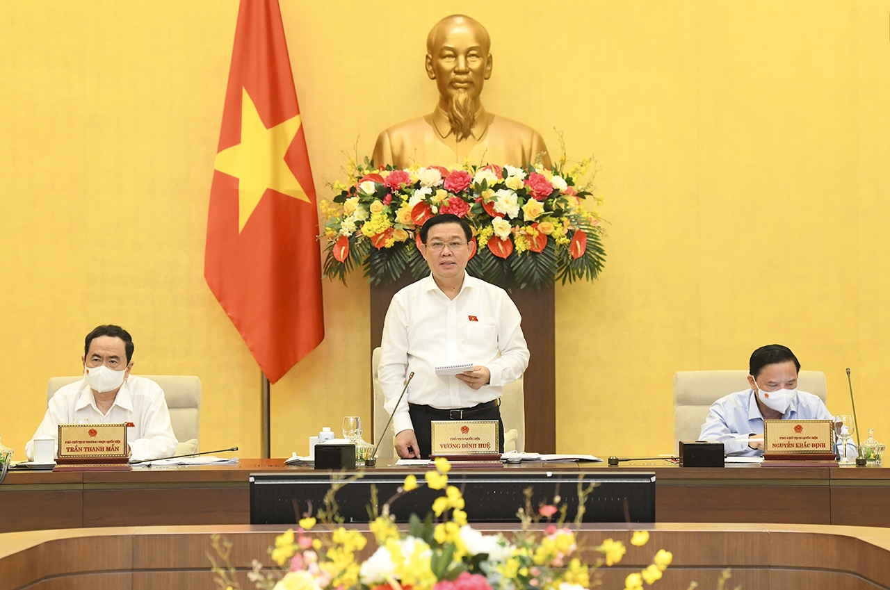 Chủ tịch Quốc hội Vương Đình Huệ kết luận nội dung phiên họp