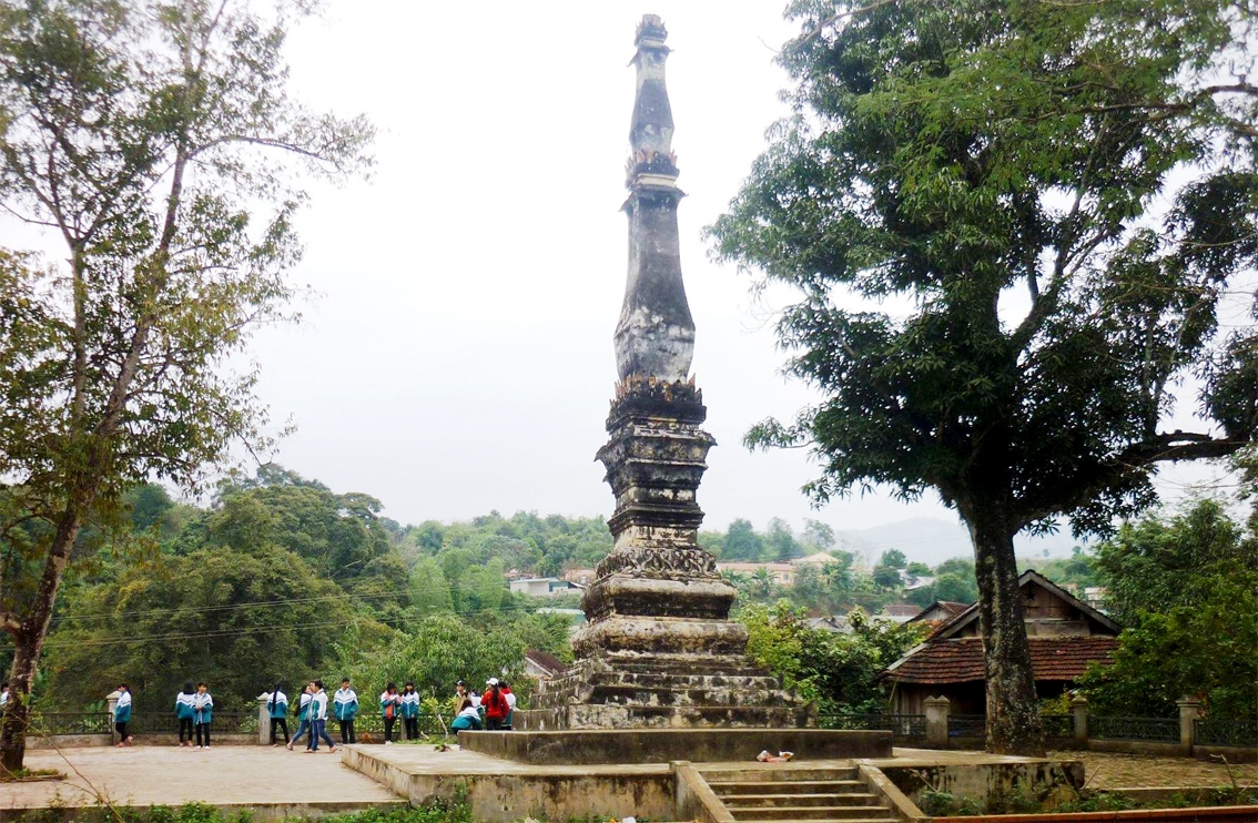Tháp Mường Luân được coi như “thần hộ mệnh” bảo vệ cuộc sống yên bình cho dân bản, là biểu tượng thể hiện tình đoàn kết, hữu nghị giữa hai nước Việt - Lào