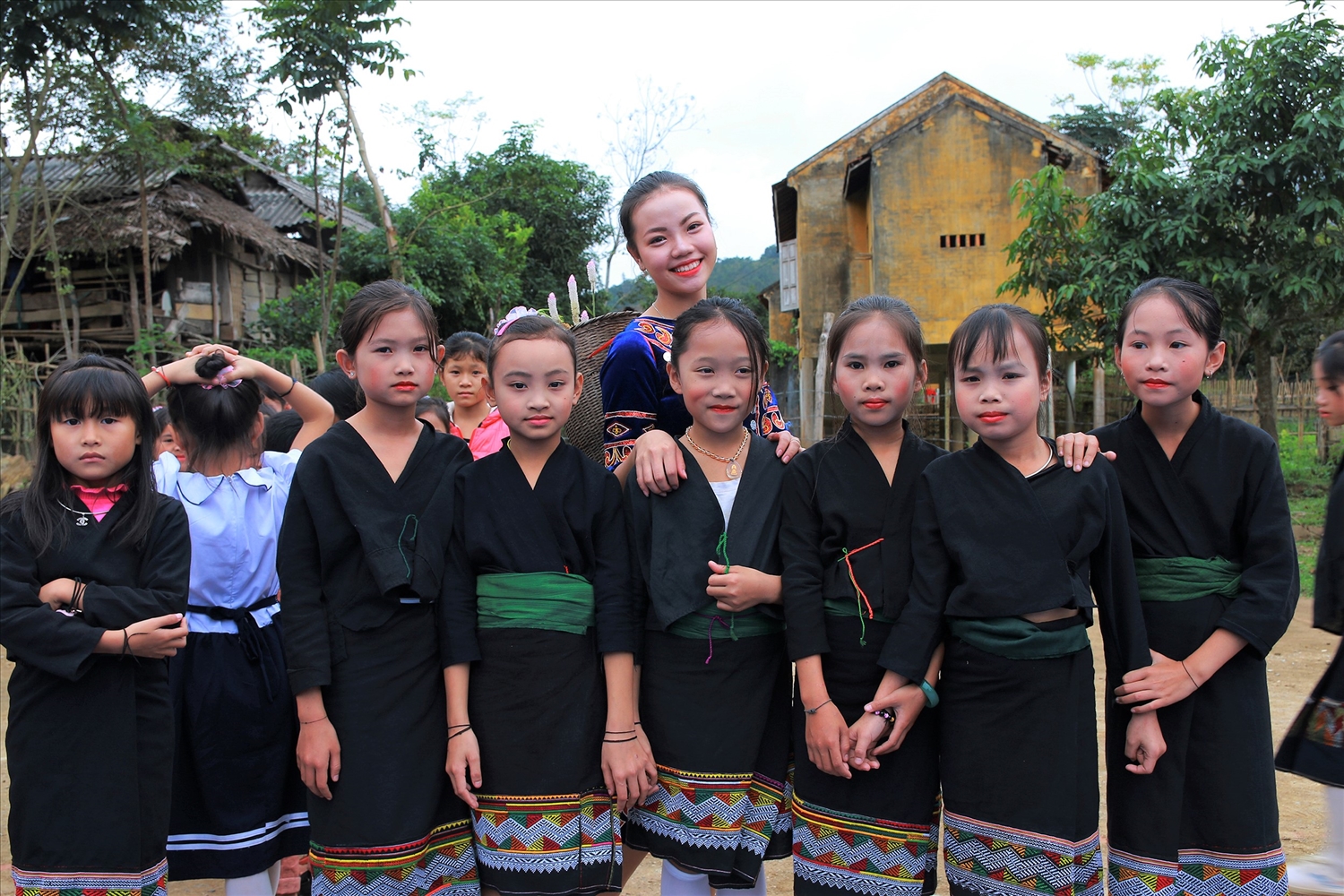 Nét đẹp trang phục của phụ nữ Ơ Đu- dân tộc rất ít người ở Việt Nam 4