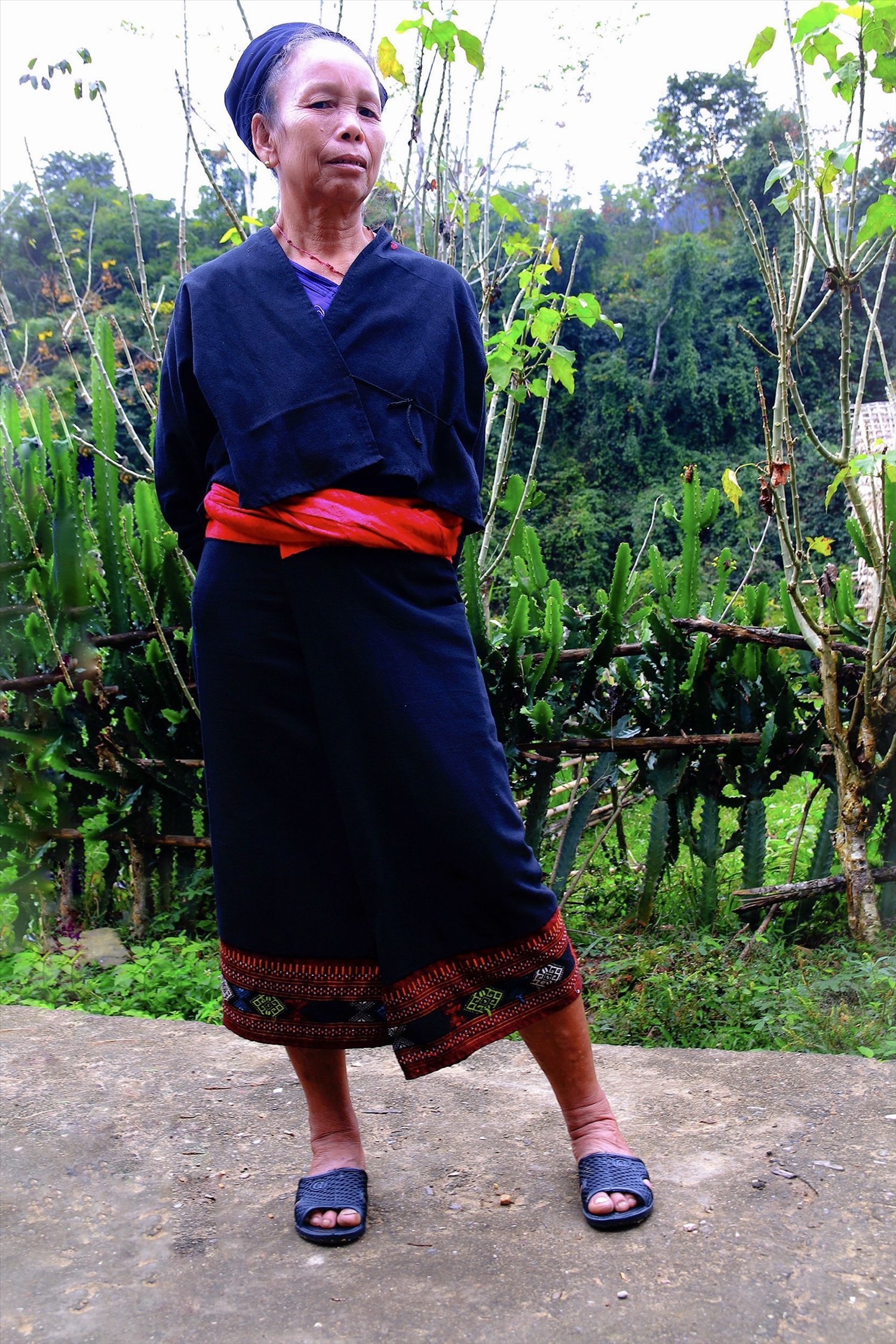 Nét đẹp trang phục của phụ nữ Ơ Đu- dân tộc rất ít người ở Việt Nam 3