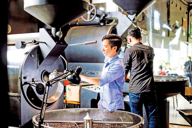 Anh Hoàng đầu tư máy móc, chế biến cà phê theo chuỗi khép kín