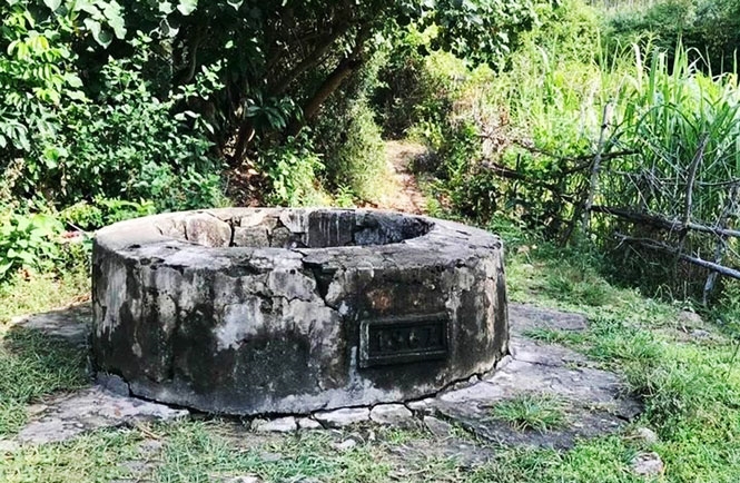 Một trong nhiều giếng cổ hiện còn ở làng Gò Cỏ
