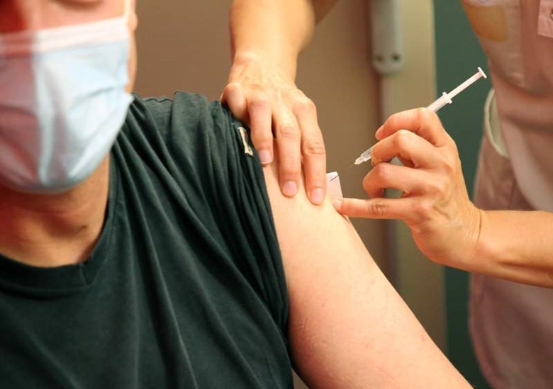 Mỹ thông báo kế hoạch tiêm vaccine COVID-19 liều 3 cho toàn dân bắt đầu từ tháng 9 trong bối cảnh biến thể Delta đang lây lan mạnh. (Ảnh: AP)