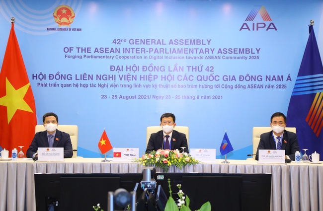 Đoàn Việt Nam do ông Vũ Hải Hà, Chủ nhiệm Ủy ban Đối ngoại của Quốc hội làm Trưởng đoàn tham dự phiên họp tại đầu cầu Thủ đô Hà Nội