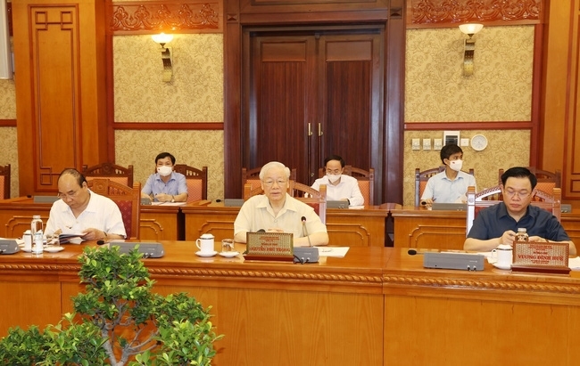 Tổng Bí thư Nguyễn Phú Trọng và các đồng chí Bộ Chính trị tại buổi họp