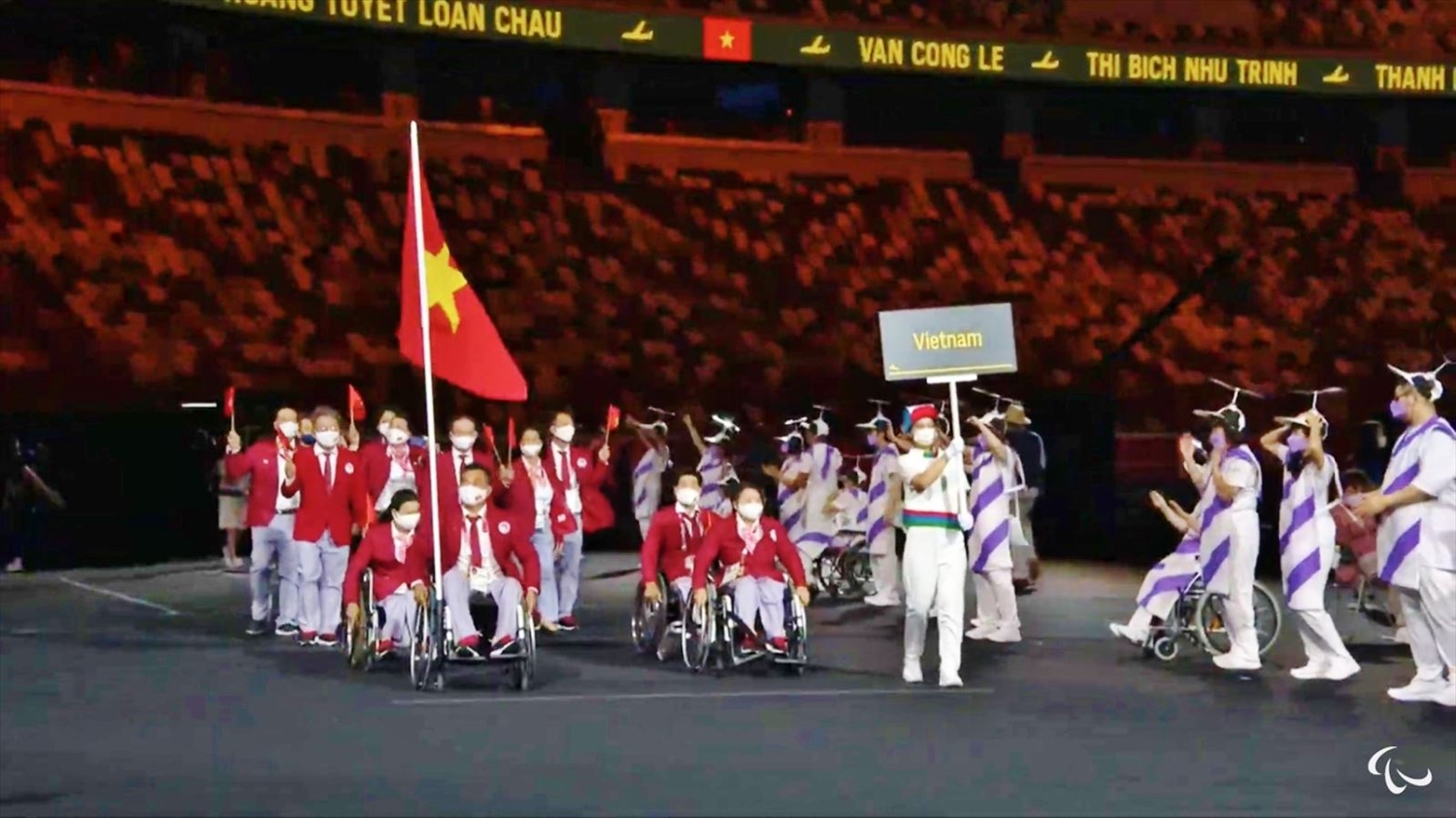 Đoàn Paralympic Việt Nam tại lễ khai mạc. Nguồn: TTXVN